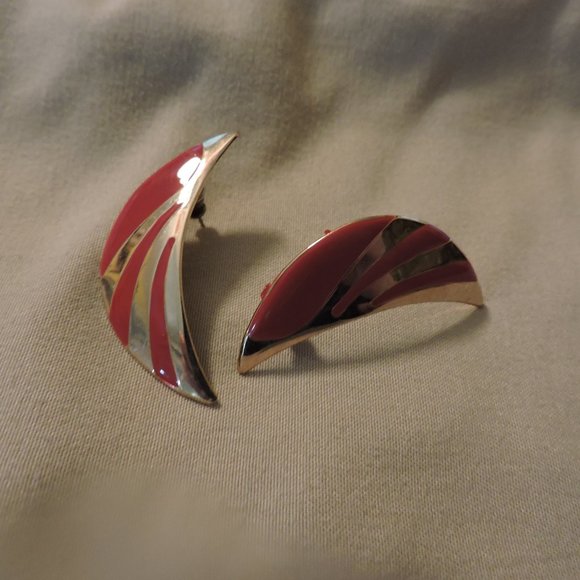 Post Back Earrings .. Crescent shape  Red and Gold - Picture 4 of 6